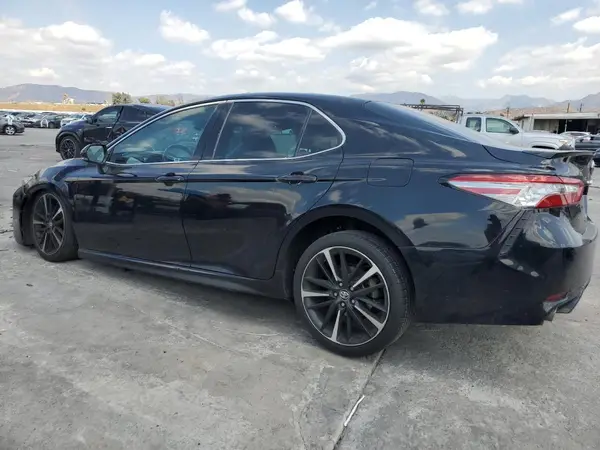 4T1B61HK6JU060485 2018 TOYOTA CAMRY - Image 2