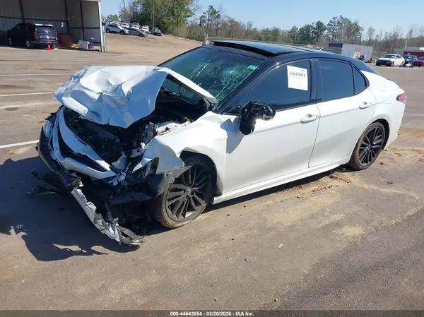 4T1B61HK6JU065346 2018 TOYOTA CAMRY - Image 2