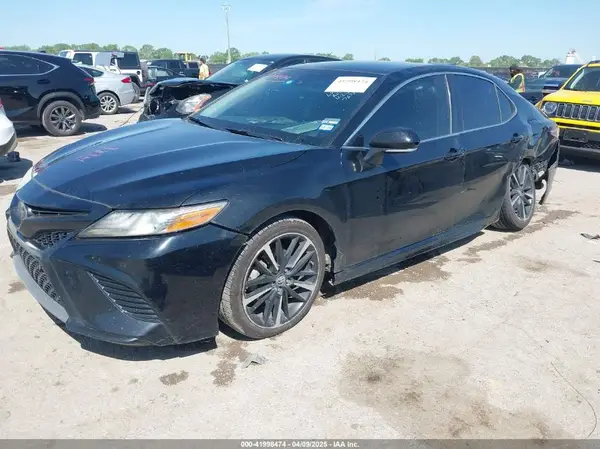 4T1B61HK6JU067324 2018 TOYOTA CAMRY - Image 2