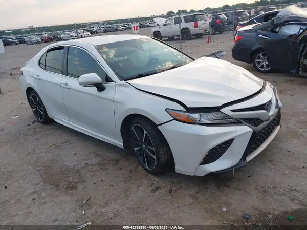 4T1B61HK6JU069333 2018 TOYOTA CAMRY - Image 1