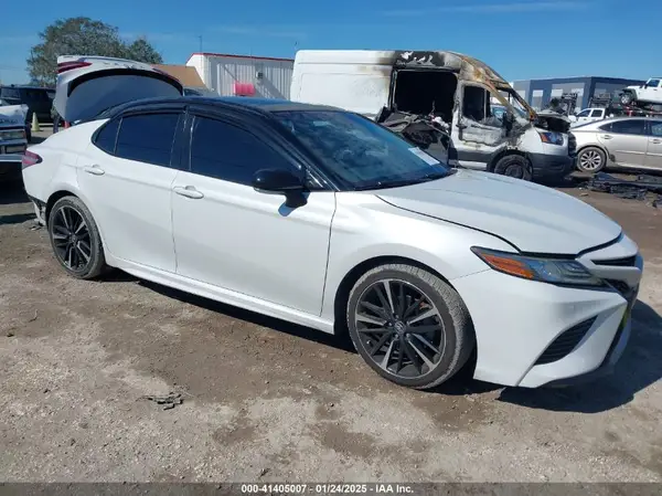 4T1B61HK6JU070885 2018 TOYOTA CAMRY - Image 1