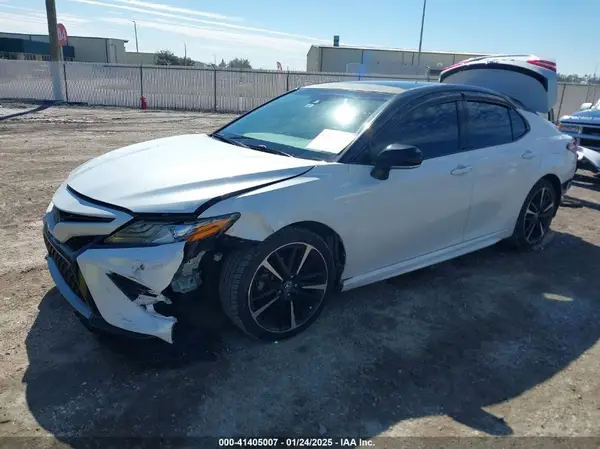 4T1B61HK6JU070885 2018 TOYOTA CAMRY - Image 2