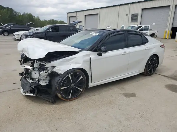 4T1B61HK6JU089730 2018 TOYOTA CAMRY - Image 1