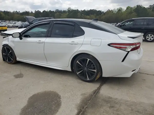 4T1B61HK6JU089730 2018 TOYOTA CAMRY - Image 2