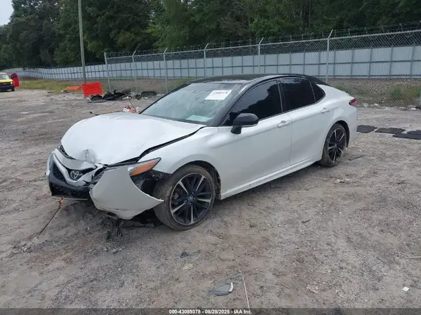 4T1B61HK6JU097942 2018 TOYOTA CAMRY - Image 2