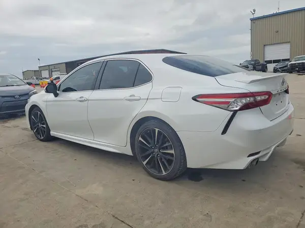 4T1B61HK6JU103027 2018 TOYOTA CAMRY - Image 2