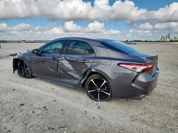 4T1B61HK6JU104128 2018 TOYOTA CAMRY - Image 2