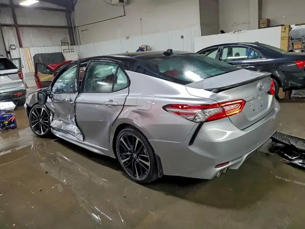 4T1B61HK6JU108325 2018 TOYOTA CAMRY - Image 2
