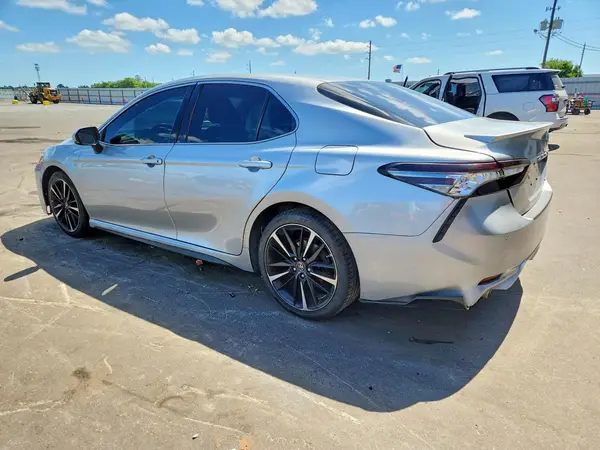 4T1B61HK6JU111175 2018 TOYOTA CAMRY - Image 2