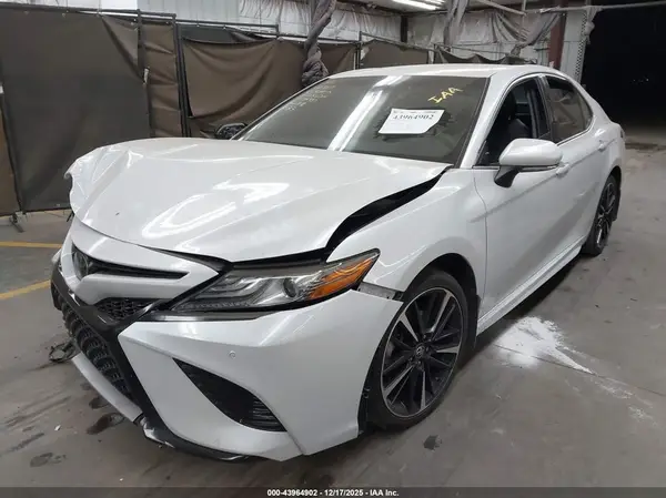 4T1B61HK6JU114397 2018 TOYOTA CAMRY - Image 2