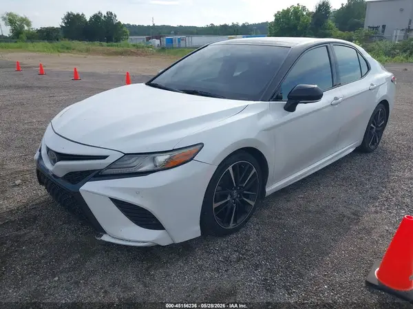 4T1B61HK6JU119504 2018 TOYOTA CAMRY - Image 2