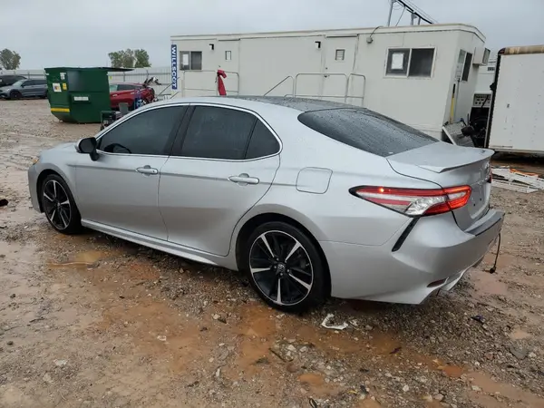 4T1B61HK6JU119986 2018 TOYOTA CAMRY - Image 2