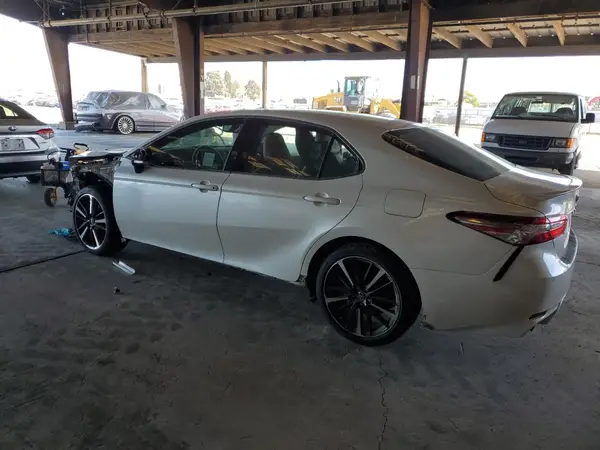 4T1B61HK6JU122502 2018 TOYOTA CAMRY - Image 2