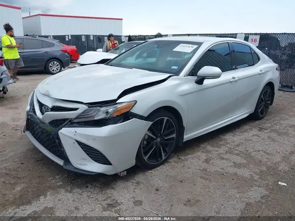 4T1B61HK6JU123178 2018 TOYOTA CAMRY - Image 2