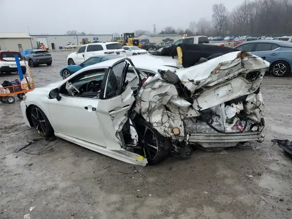 4T1B61HK6JU123519 2018 TOYOTA CAMRY - Image 2