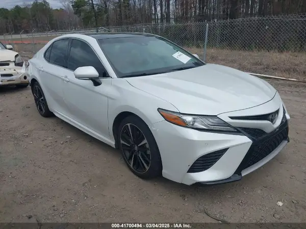 4T1B61HK6JU127943 2018 TOYOTA CAMRY - Image 1
