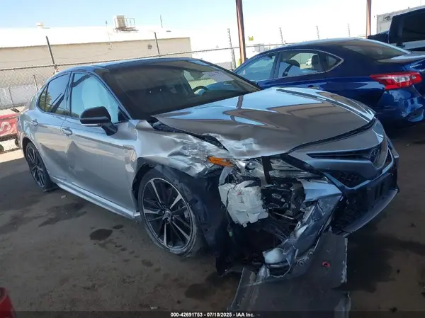 4T1B61HK6JU133399 2018 TOYOTA CAMRY - Image 1