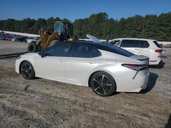 4T1B61HK6JU133788 2018 TOYOTA CAMRY - Image 2