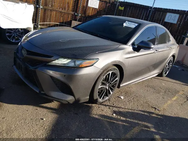 4T1B61HK6JU138313 2018 TOYOTA CAMRY - Image 2