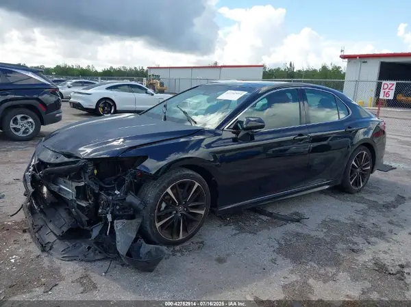 4T1B61HK6JU141793 2018 TOYOTA CAMRY - Image 2