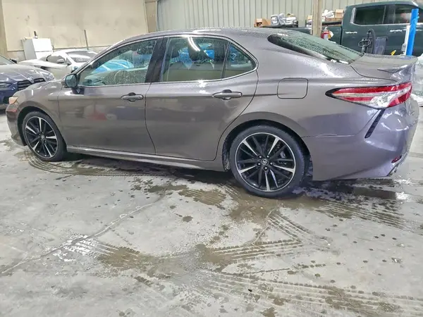 4T1B61HK6JU144855 2018 TOYOTA CAMRY - Image 2