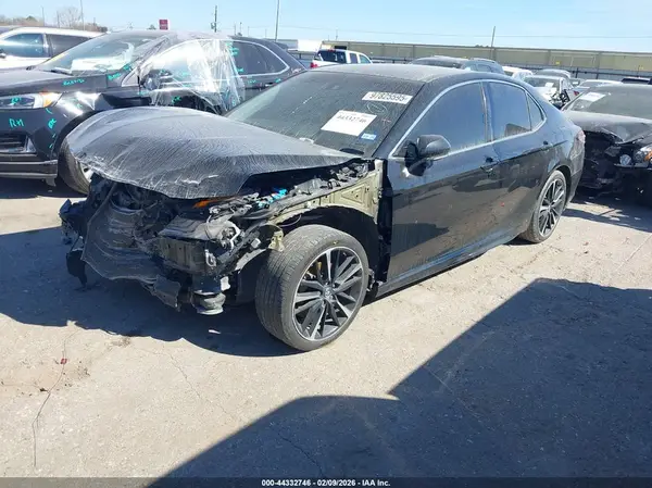 4T1B61HK6JU148159 2018 TOYOTA CAMRY - Image 2