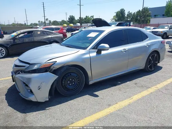 4T1B61HK6JU153684 2018 TOYOTA CAMRY - Image 2