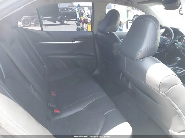 4T1B61HK6JU153684 2018 TOYOTA CAMRY - Image 8