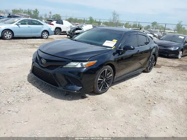 4T1B61HK6JU155600 2018 TOYOTA CAMRY - Image 2