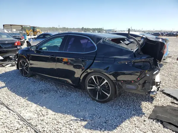 4T1B61HK6JU156147 2018 TOYOTA CAMRY - Image 2