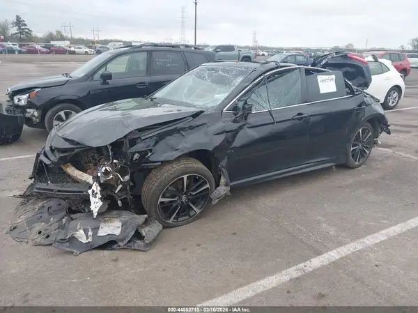 4T1B61HK6JU505727 2018 TOYOTA CAMRY - Image 2