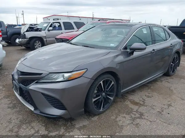 4T1B61HK6JU523578 2018 TOYOTA CAMRY - Image 2