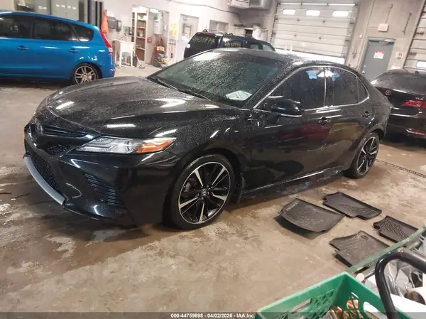 4T1B61HK6JU525363 2018 TOYOTA CAMRY - Image 2