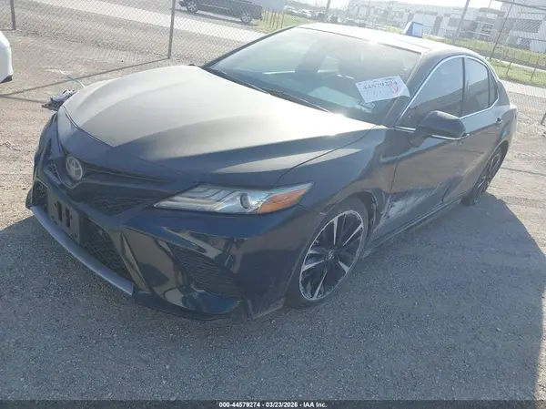 4T1B61HK6JU528733 2018 TOYOTA CAMRY - Image 2