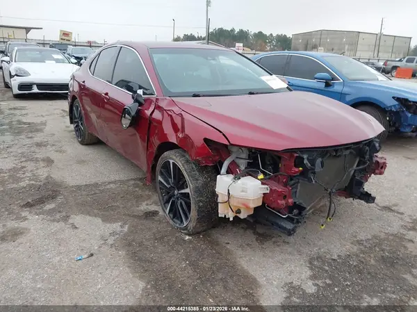4T1B61HK6JU584431 2018 TOYOTA CAMRY - Image 1
