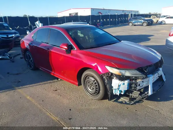 4T1B61HK6JU633174 2018 TOYOTA CAMRY - Image 1