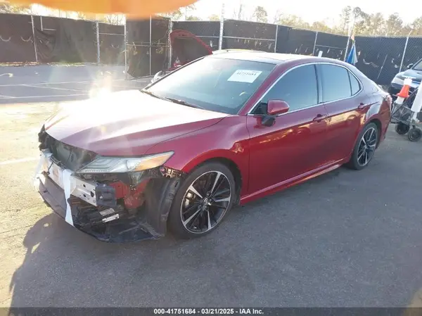 4T1B61HK6JU633174 2018 TOYOTA CAMRY - Image 2