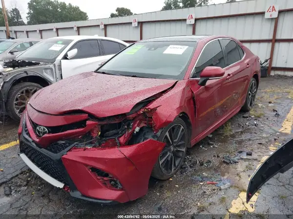 4T1B61HK6JU652470 2018 TOYOTA CAMRY - Image 2
