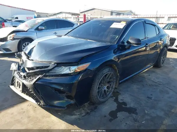 4T1B61HK6JU667244 2018 TOYOTA CAMRY - Image 2