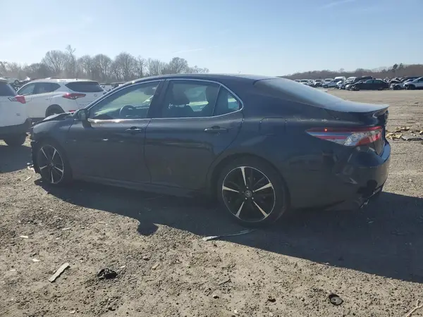4T1B61HK6JU668782 2018 TOYOTA CAMRY - Image 2