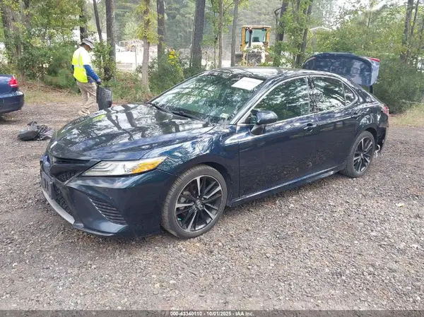 4T1B61HK6JU672542 2018 TOYOTA CAMRY - Image 2