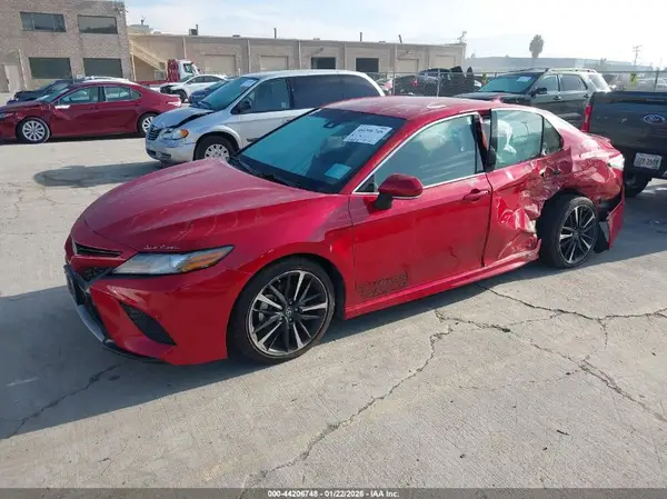 4T1B61HK6KU243693 2019 TOYOTA CAMRY - Image 2