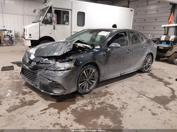 4T1B61HK6KU704228 2019 TOYOTA CAMRY - Image 2