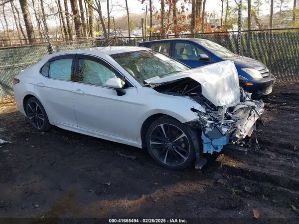 4T1B61HK7JU002076 2018 TOYOTA CAMRY - Image 1