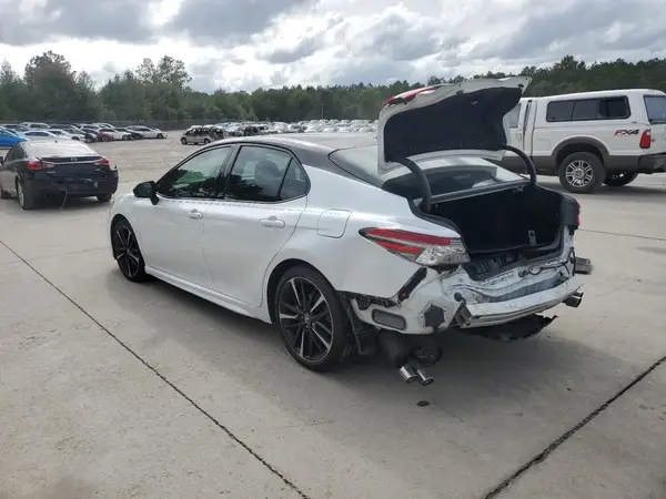 4T1B61HK7JU002921 2018 TOYOTA CAMRY - Image 2