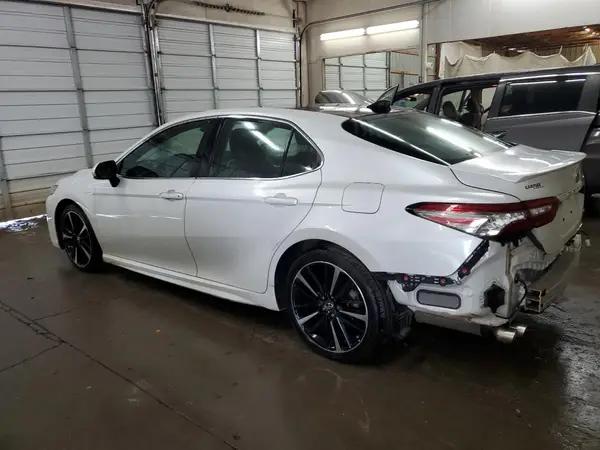 4T1B61HK7JU005611 2018 TOYOTA CAMRY - Image 2