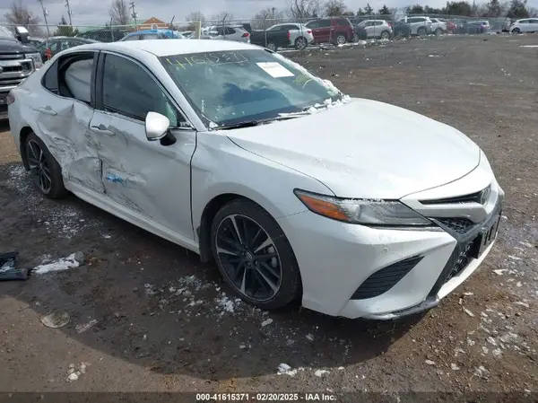 4T1B61HK7JU009352 2018 TOYOTA CAMRY - Image 1