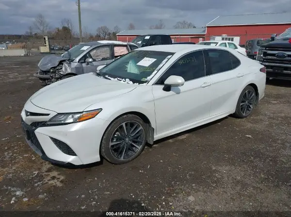 4T1B61HK7JU009352 2018 TOYOTA CAMRY - Image 2
