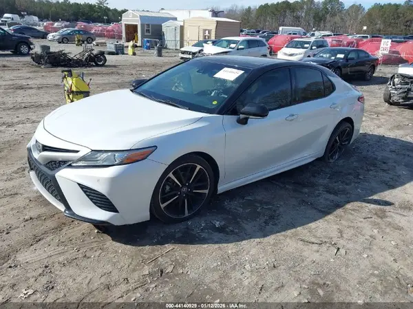 4T1B61HK7JU015720 2018 TOYOTA CAMRY - Image 2
