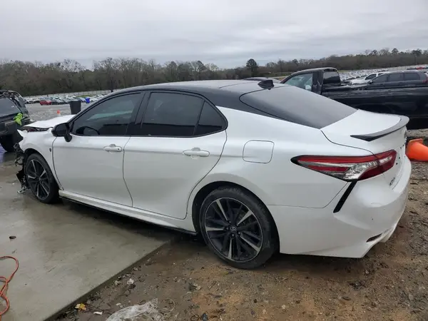 4T1B61HK7JU041850 2018 TOYOTA CAMRY - Image 2